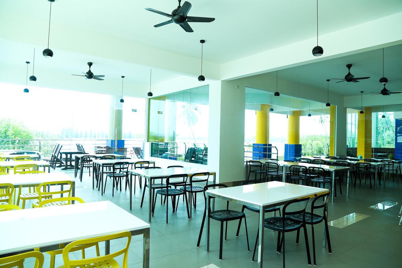 มารีนา ไฮต์ รีสอร์ต Hotel ลุมุต ภายนอก รูปภาพ