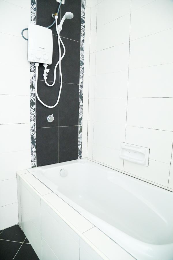 มารีนา ไฮต์ รีสอร์ต Hotel ลุมุต ภายนอก รูปภาพ