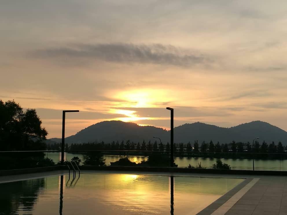 มารีนา ไฮต์ รีสอร์ต Hotel ลุมุต ภายนอก รูปภาพ